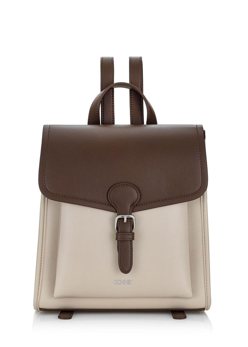 Elegancki średni plecak damski TOREC-0985A-15(Z25) - widok produktu z przodu na białym tle.