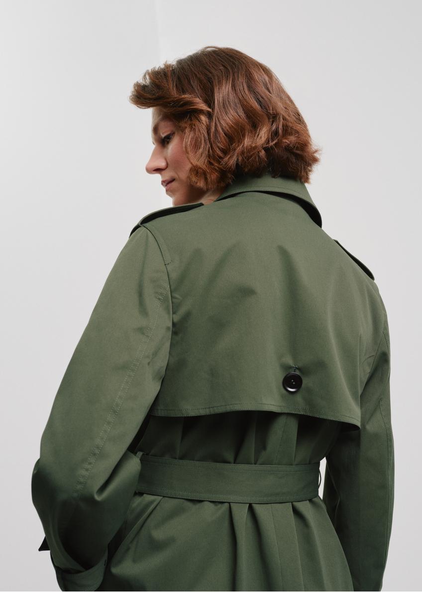 Zielony płaszcz damski z paskiem KURDT-0512-54(W24)