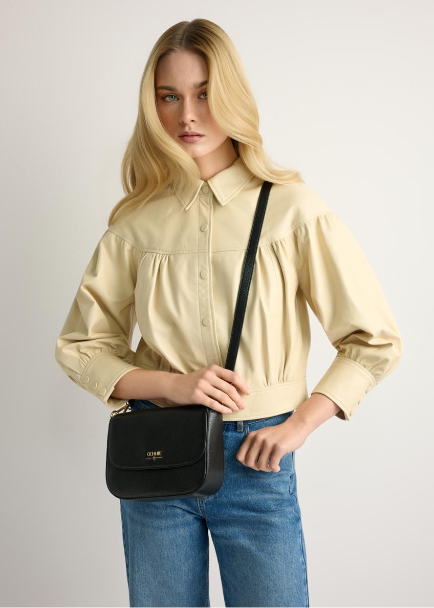 Czarna torebka listonoszka damska TORES-1282-9I(W26)