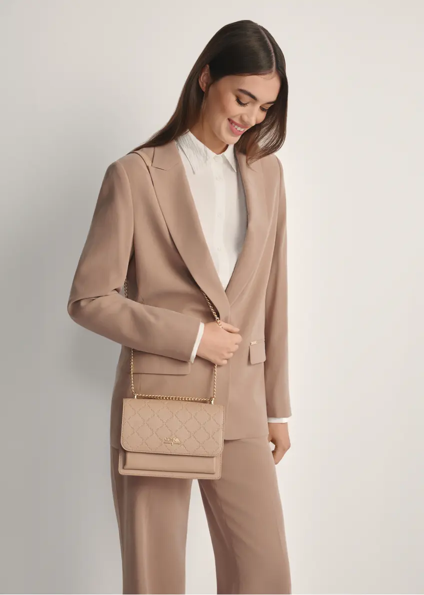 Beżowa torebka damska z monogramem TOREC-1155-1A(W26)