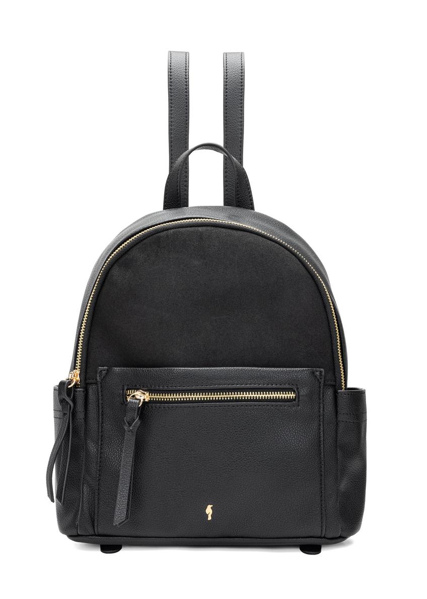 Czarny plecak damski TOREC-1125-99(W26) - widok produktu z przodu, na modelce, na jasnym tle. 