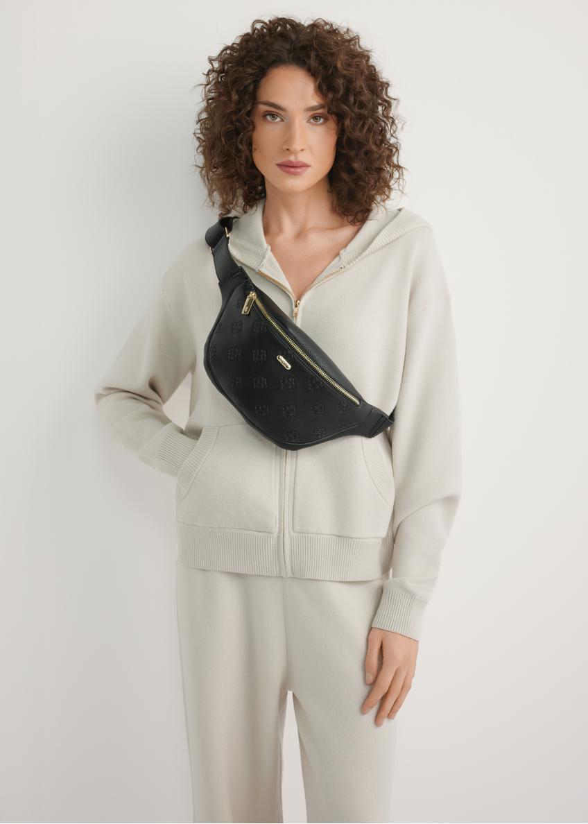 Czarna nerka damska z monogramem TOREC-1158-9P(W26)