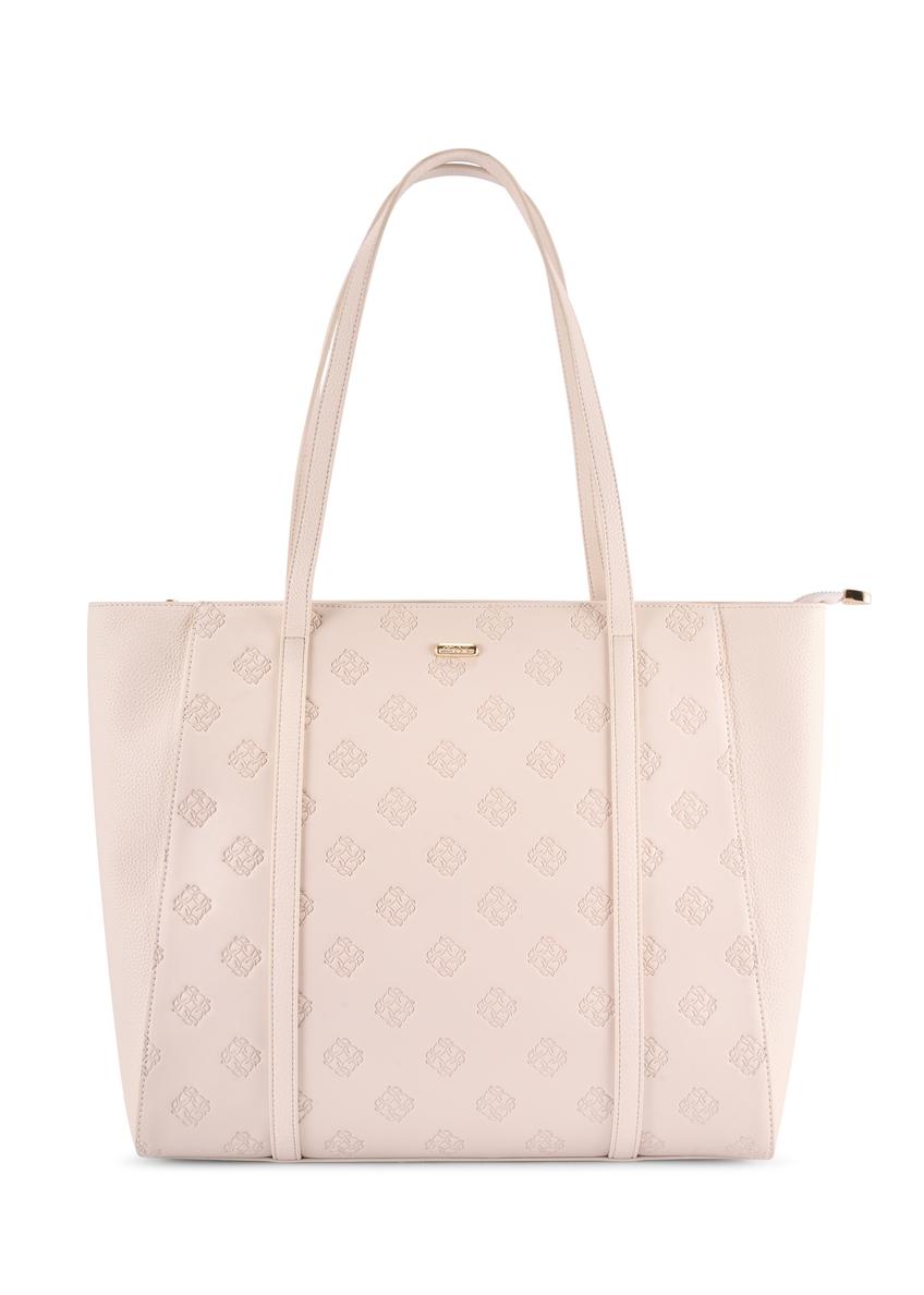 Kremowa torebka shopper z monogramem TOREC-1160-0B(W26), widok produktu z przodu na białym tle.