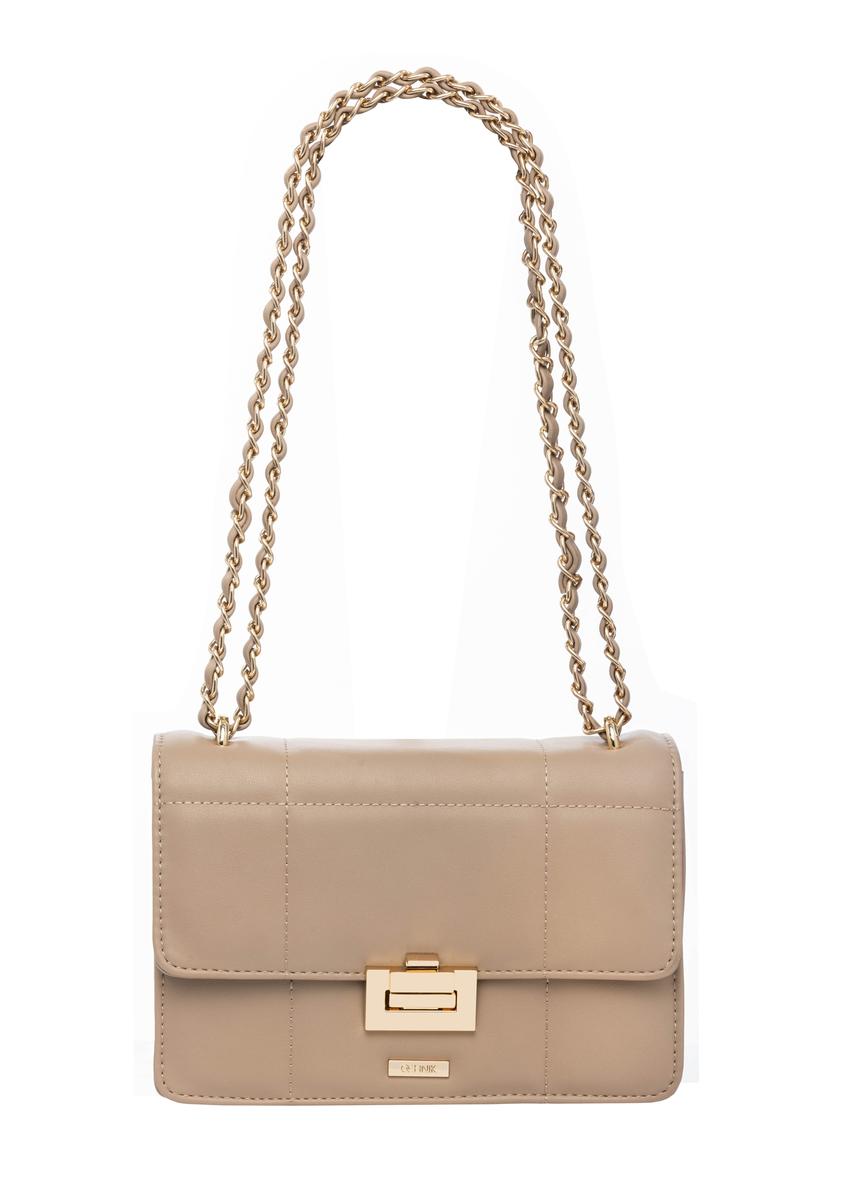 Mała torebka damska w kolorze camelu TOREC-1186-1D(W26) - widok produktu z przodu, na białym tle. 