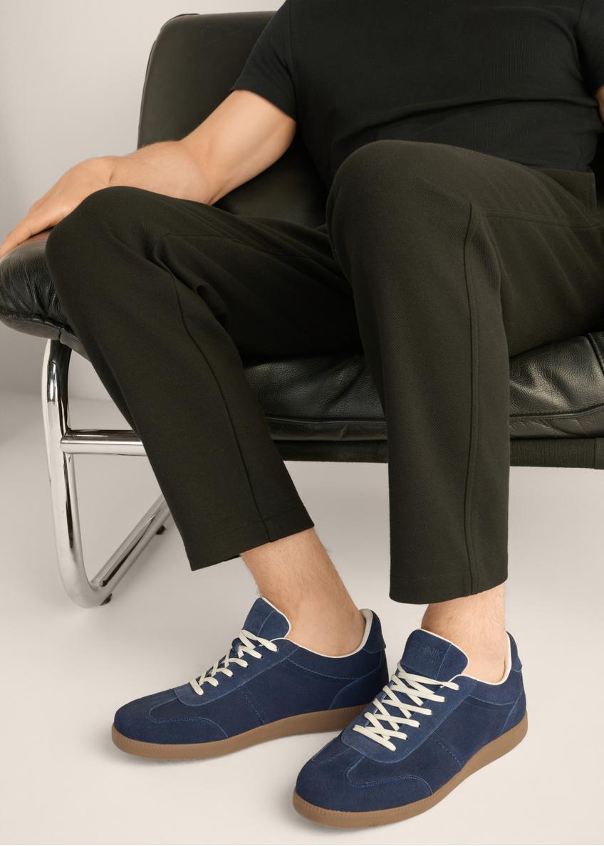 Granatowe zamszowe buty sportowe męskie BUTYM-0567-7D(Z26)
