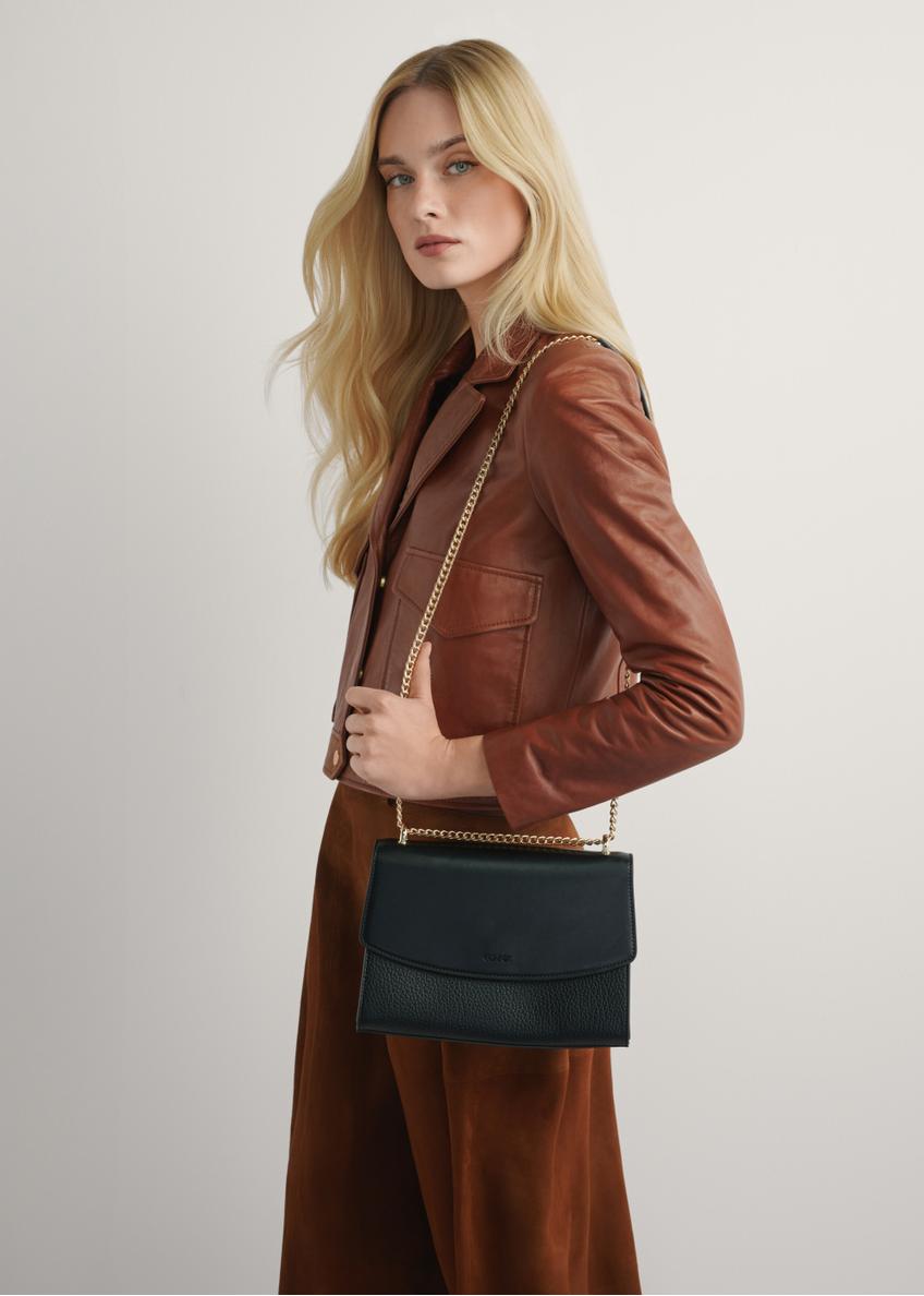 Czarna elegancka listonoszka damska TOREC-1165-99(W26)