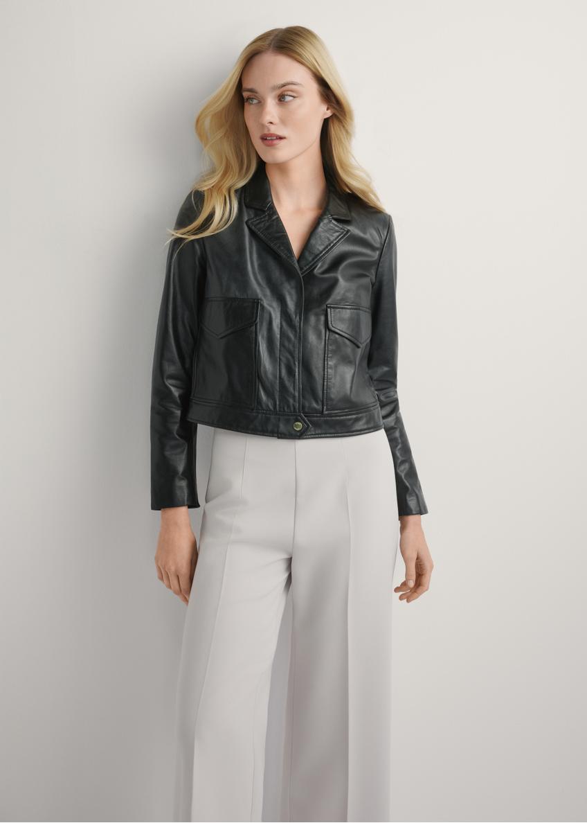 Czarna skórzana krótka kurtka damska KURDS-0471-99(W26)