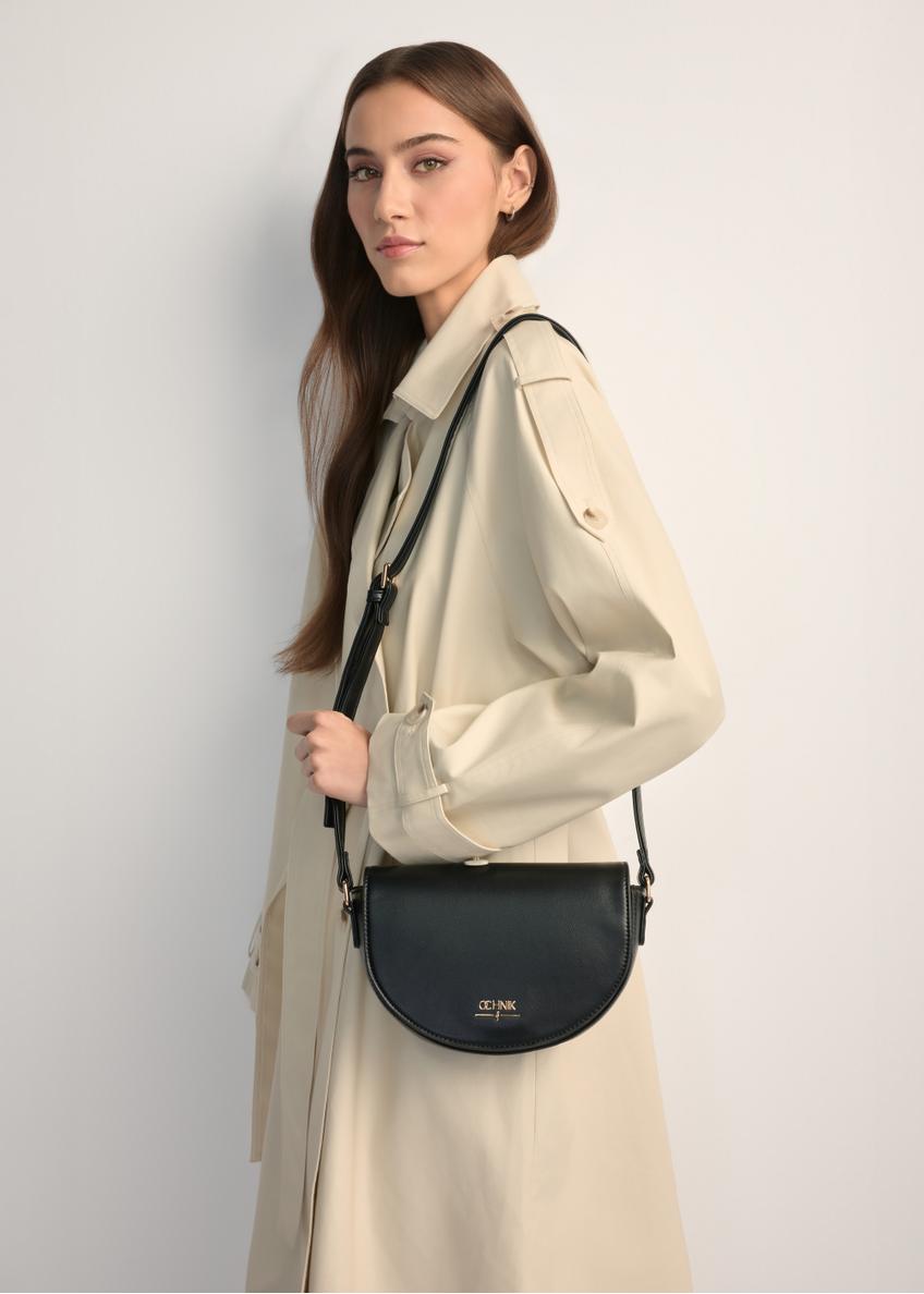 Czarna półokrągła listonoszka damska TOREC-1184-99(W26)