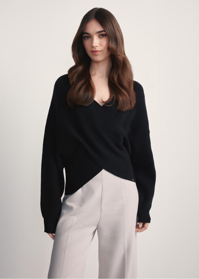 Czarny sweter damski z wiskozy SWEDT-0240-99(Z25)