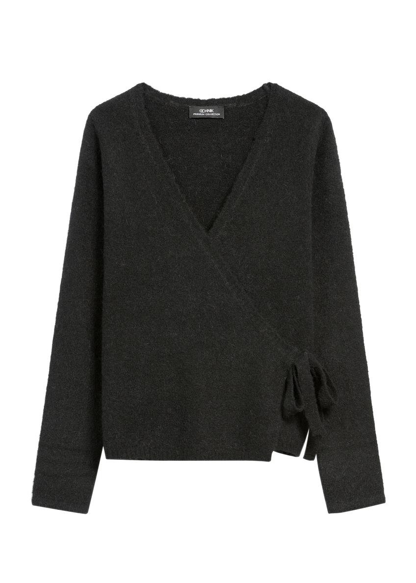 Czarny sweter damski z wiązaniem SWEDT-0234-99(Z25), widok produktu z przodu na białym tle.