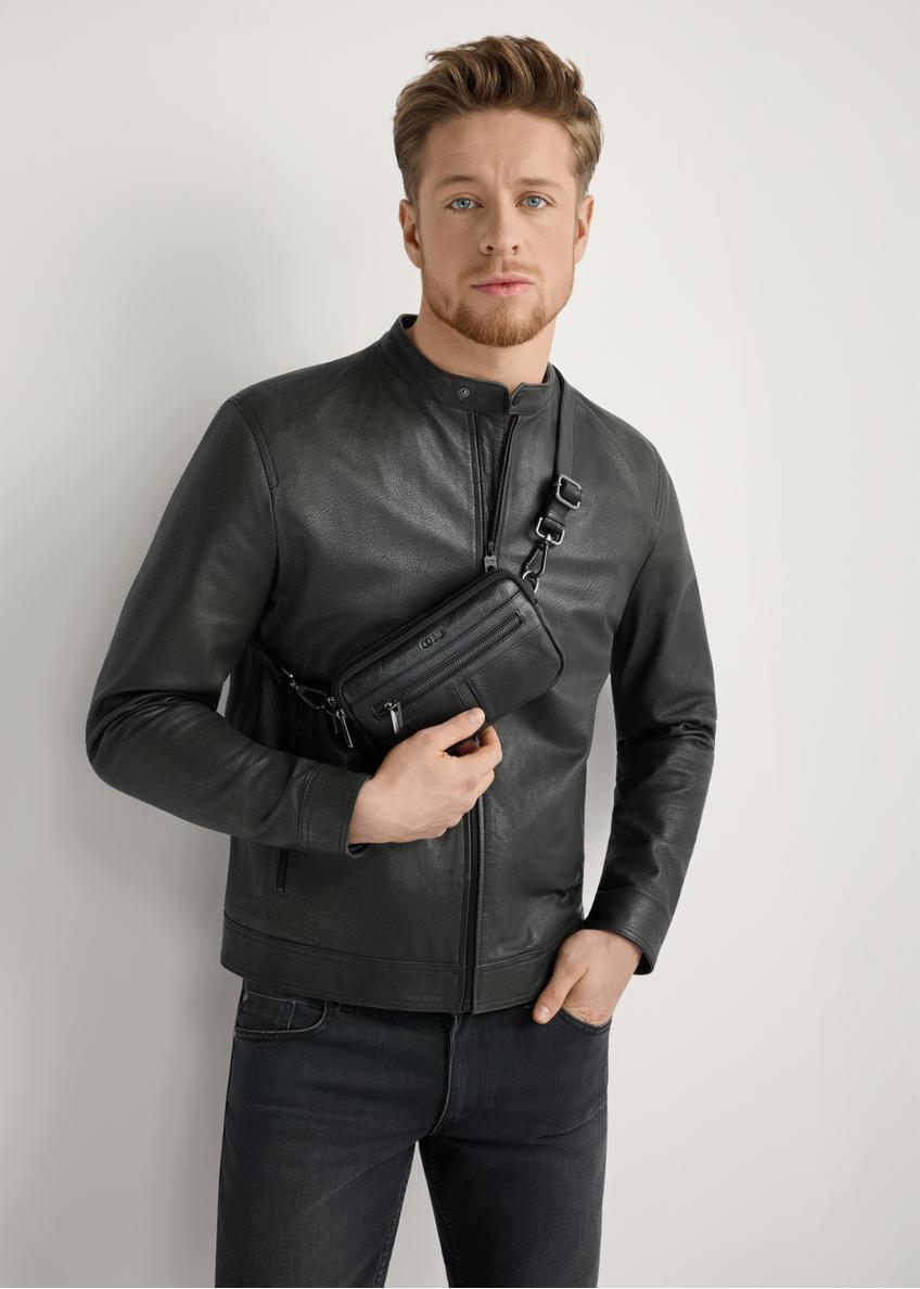 Mała czarna skórzana torba męska TORMS-0492-99(W26)