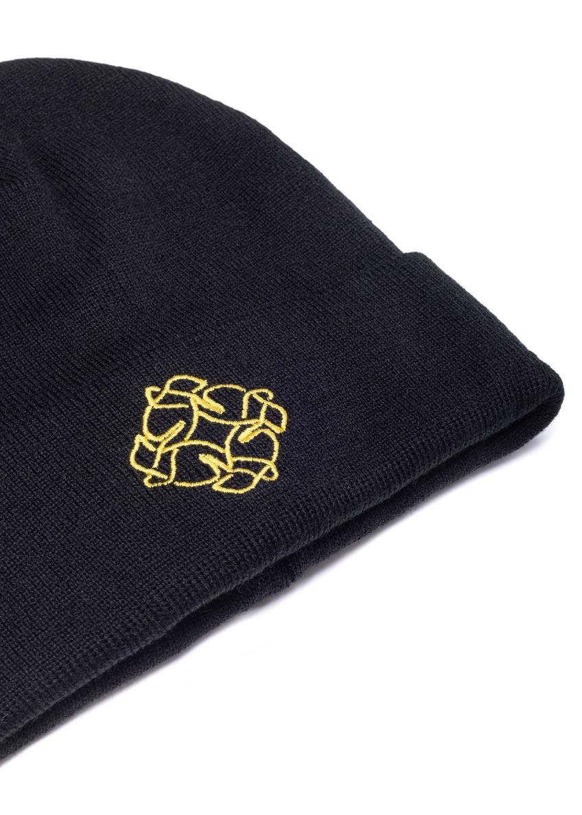Czarna czapka damska z monogramem CZADT-0079A-99(Z25)