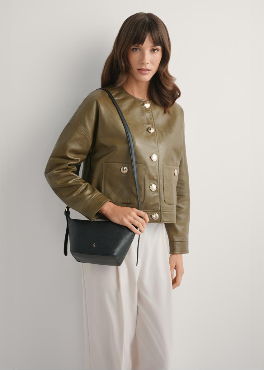 Czarna niewielka torebka ze skóry naturalnej TORES-1267-9I(W26)