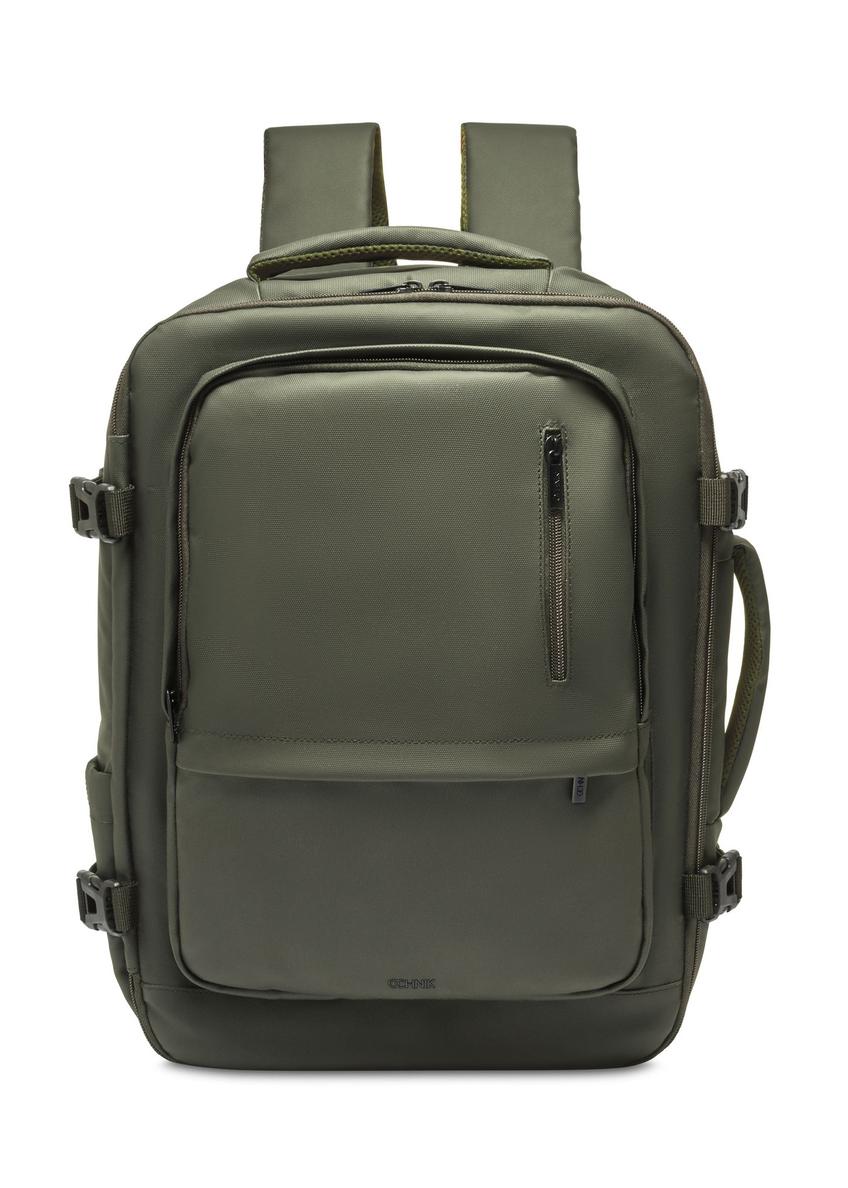 Duży plecak podróżny khaki PLCMN-0018-8D(Z26) - widok produktu z przodu, na białym tle. 