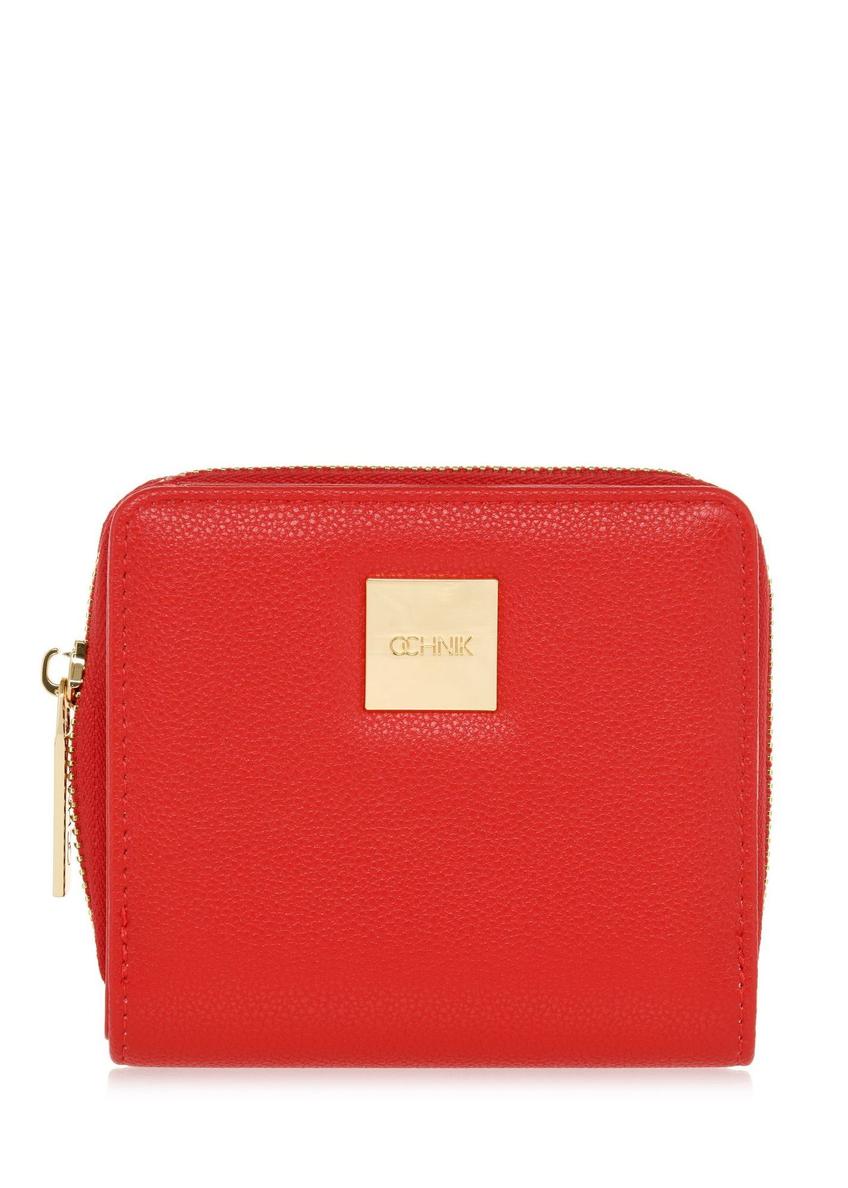 Mały czerwony portfel damski z logo POREC-0366-4A(W26), widok produktu z przodu na białym tle.