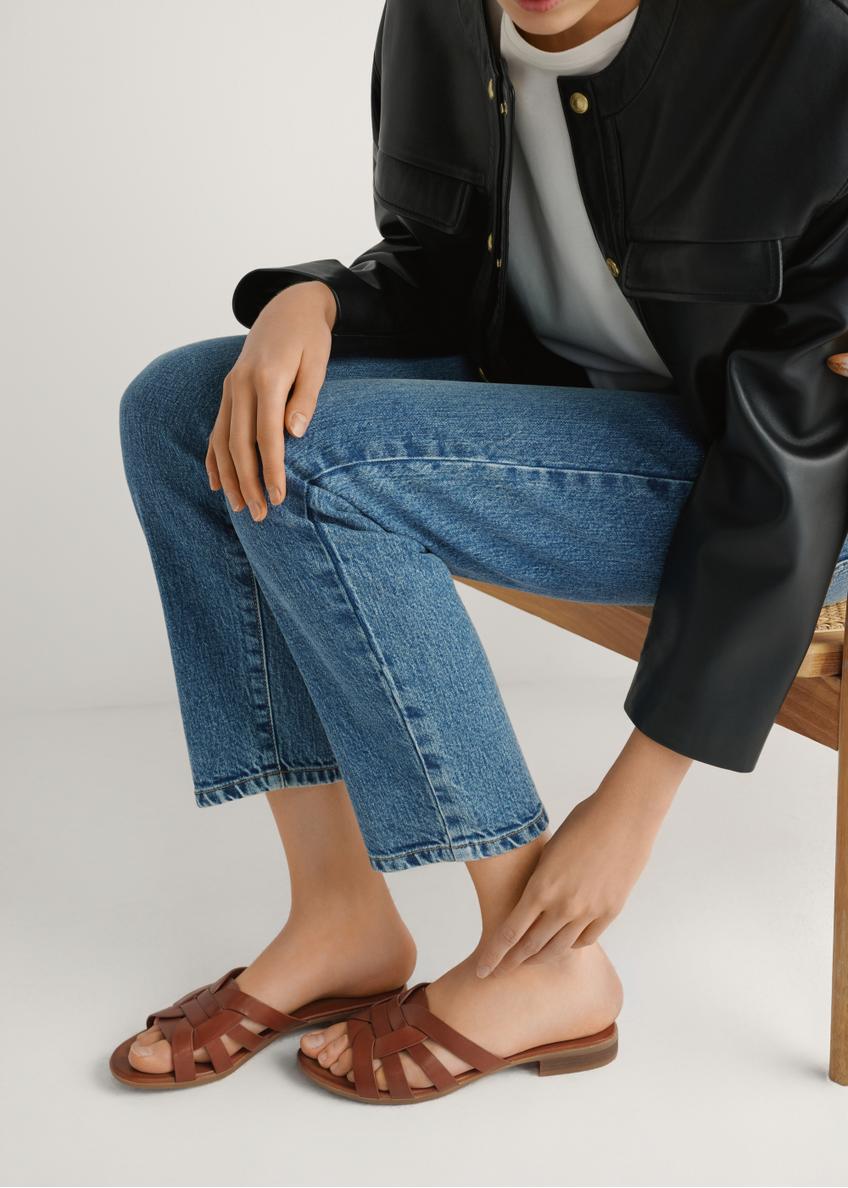 Skórzane klapki damskie w kolorze koniaku BUTYD-1266-1F(W26)