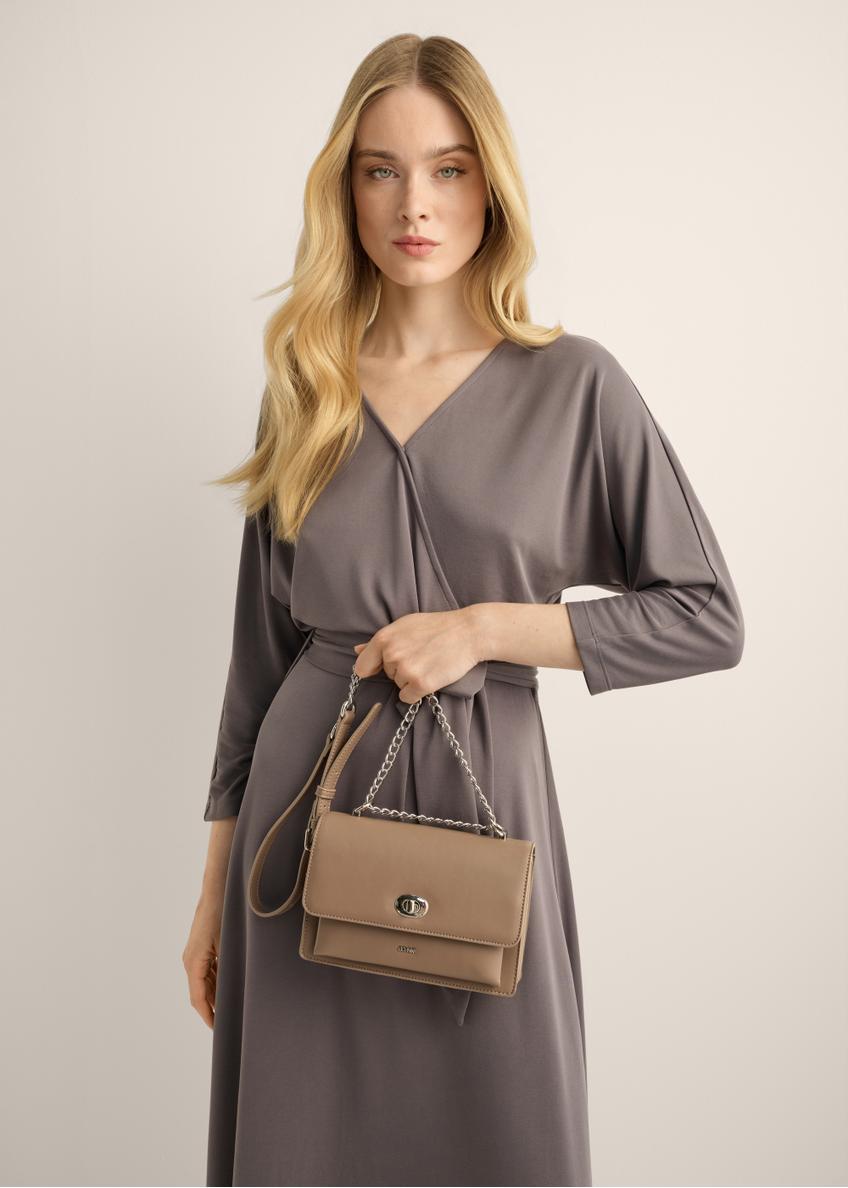 Mała torebka damska z eleganckim zapięciem w kolorze chłodnego beżu TOREC-1322-1K(Z26)
