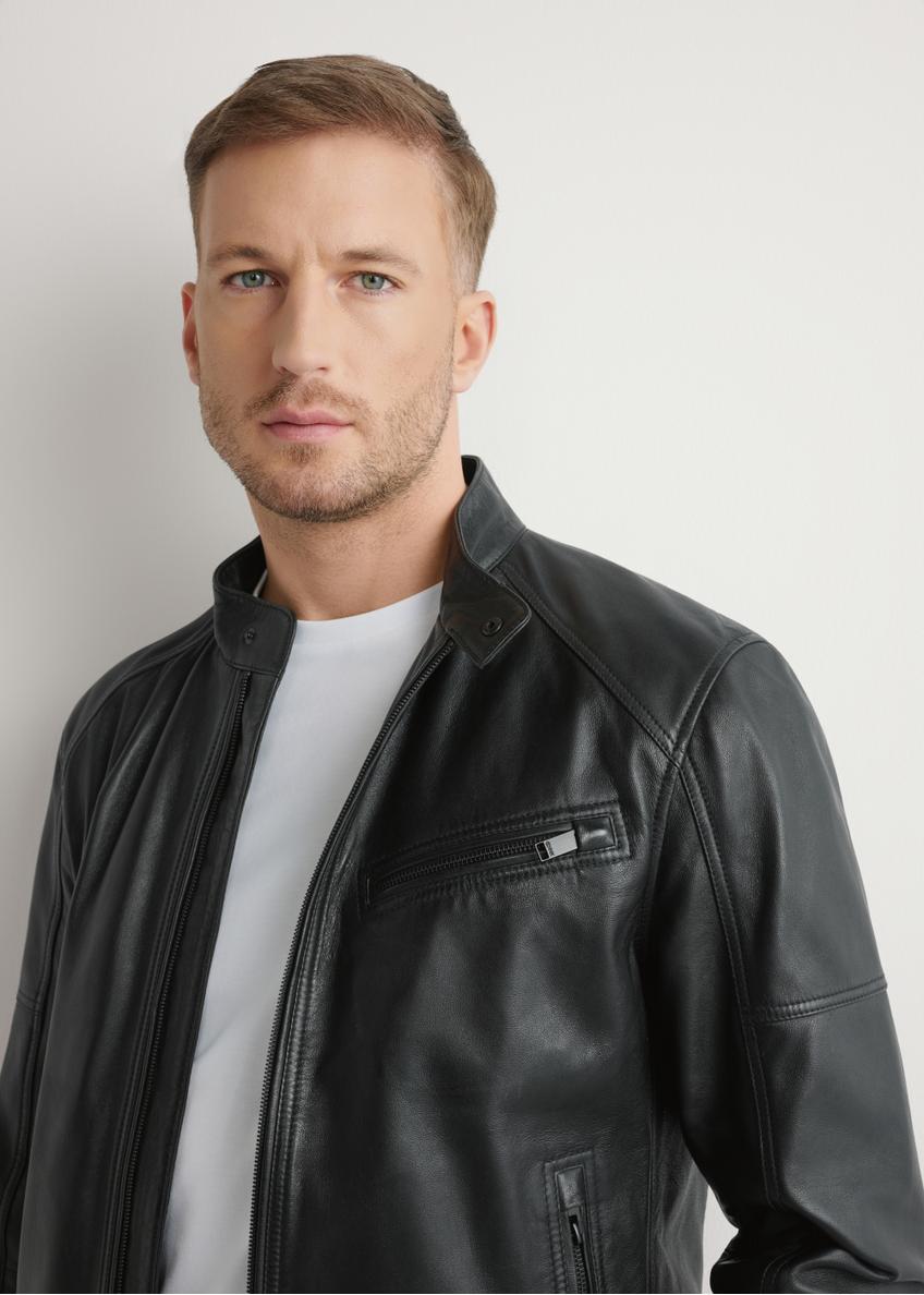 Czarna kurtka skórzana męska KURMS-0400-99(W26)