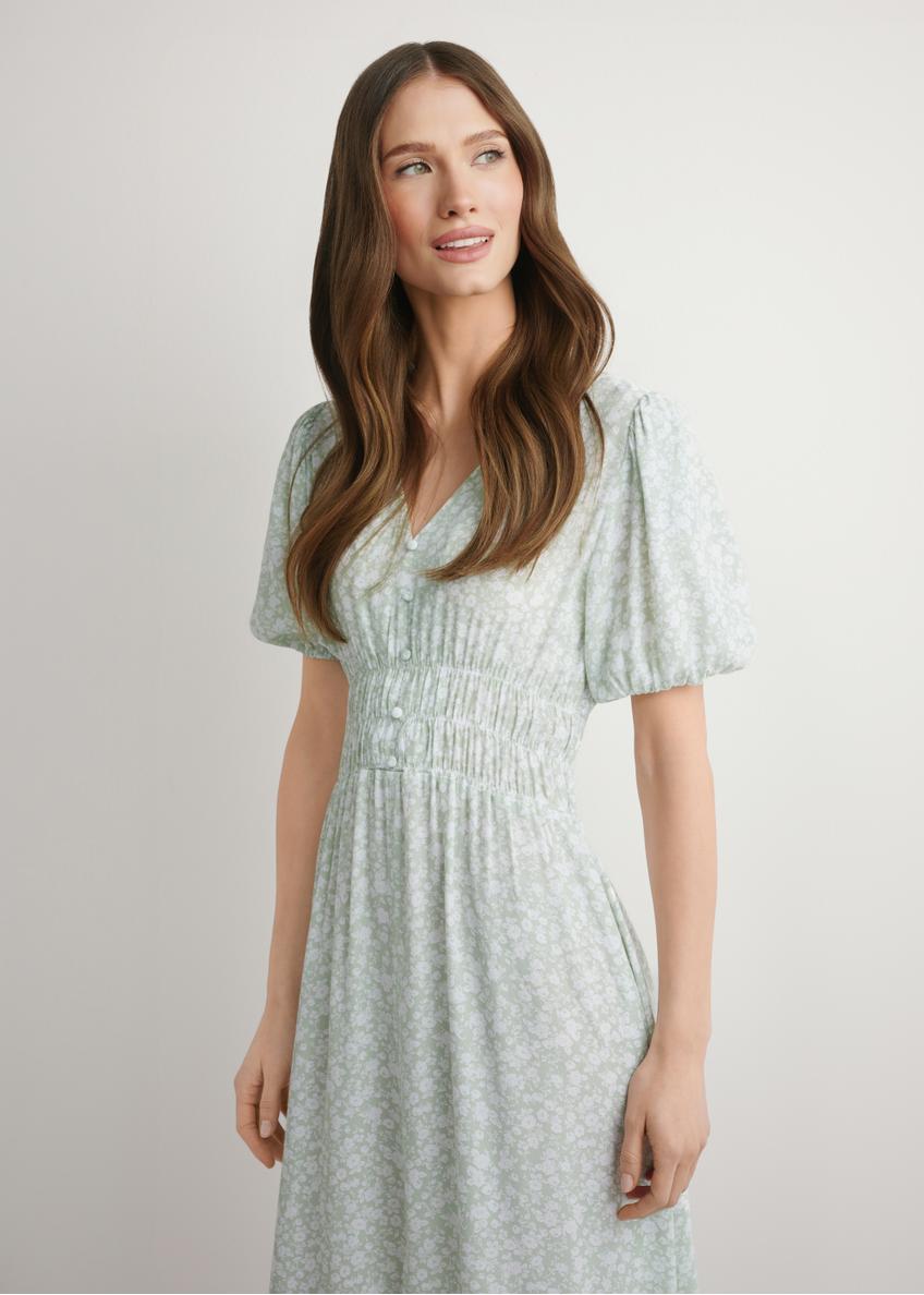 Długa sukienka w kwiaty w kolorze szałwiowym SUKDT-0191-8P(W26)