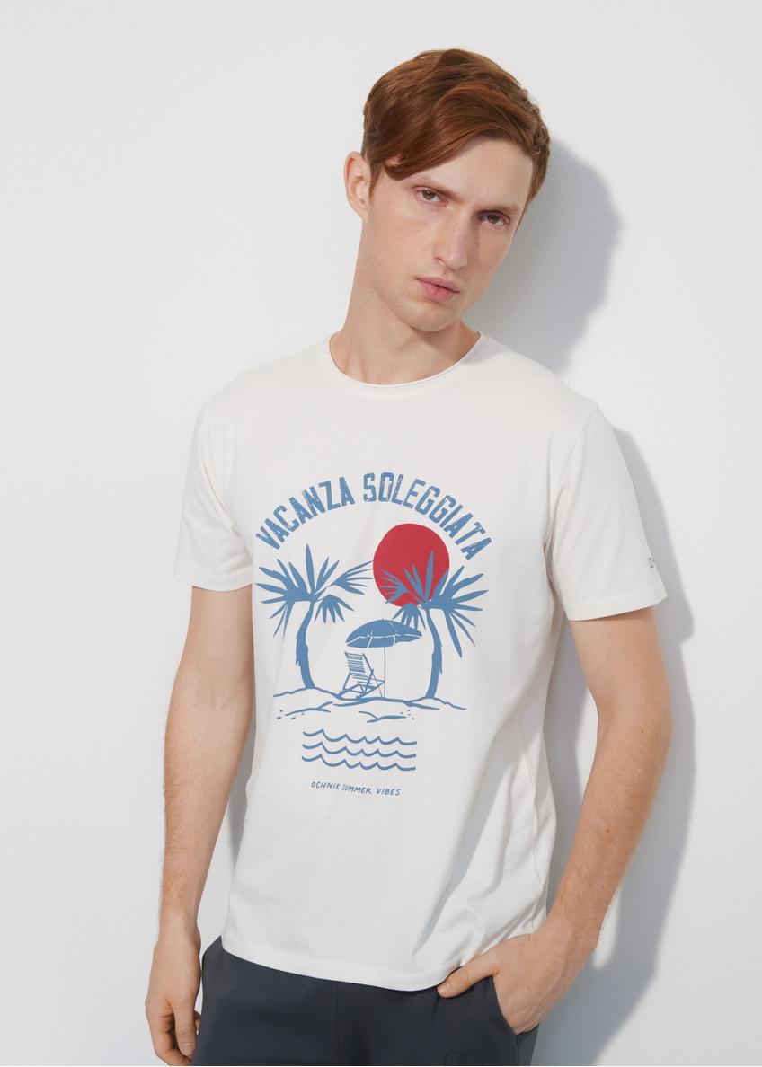 Kremowy T-shirt męski z printem TSHMT-0085-11(W23)