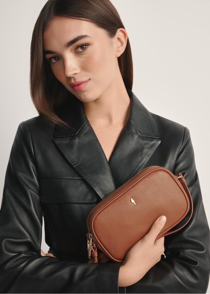 Mała skórzana torebka damska w kolorze camelu TORES-0466E-1D(W26)