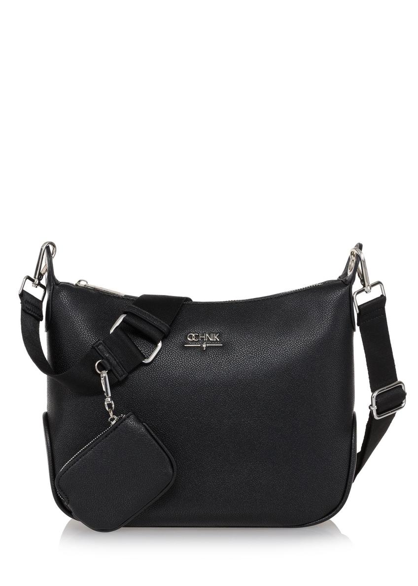 Czarna torebka damska w stylu hobo TOREC-0829A-99(Z25) - widok produktu z przodu na białym tle. 
