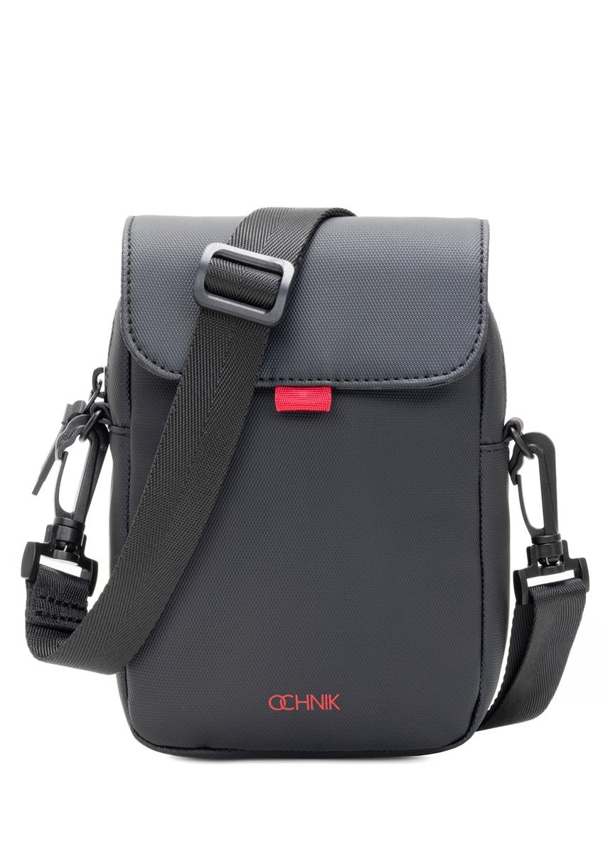 Mała czarna listonoszka męska TORMN-0399-9J(W26), widok produktu z przodu na białym tle.