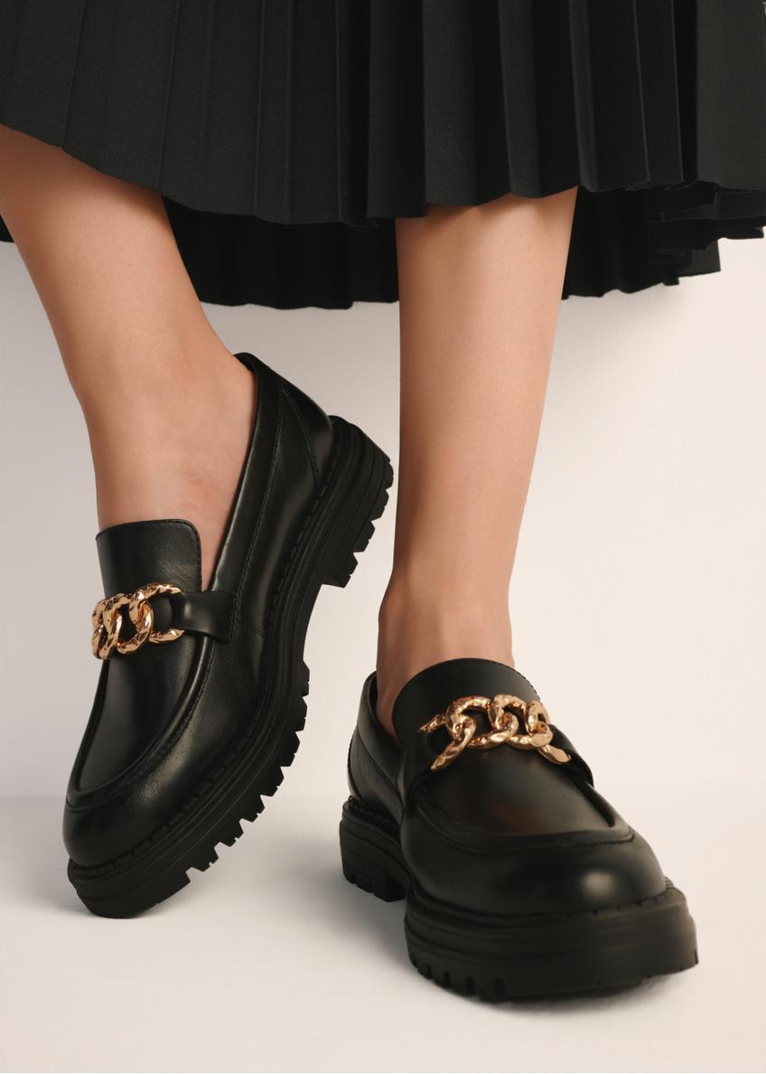 Skórzane loafersy damskie z łańcuchem BUTYD-1014-99(Z24)