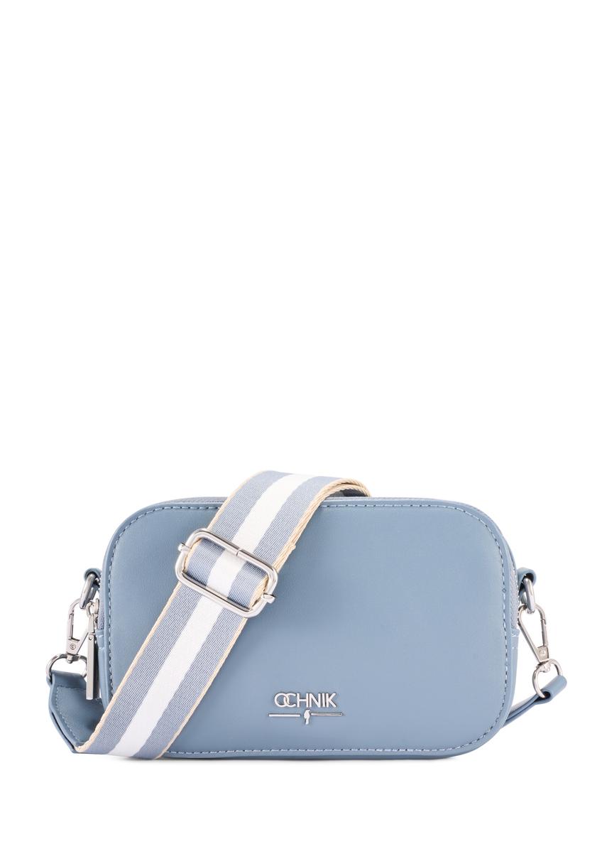 Niebieska mała torebka damska TOREC-1172-7C(W26) - widok produktu z przodu, na białym tle.