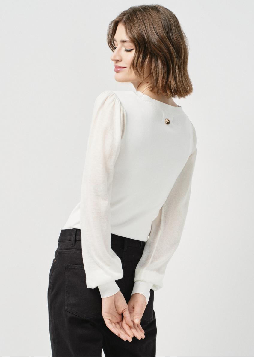 Kremowy sweter damski z bufiastymi rękawami SWEDT-0203-12(W24)