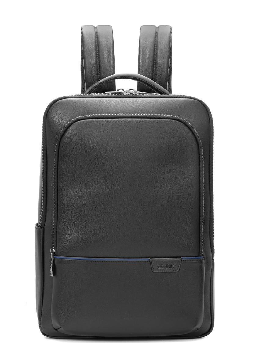 Czarny skórzany plecak męski PLCMS-0024-99(W26) - widok produktu z przodu, na białym tle. 