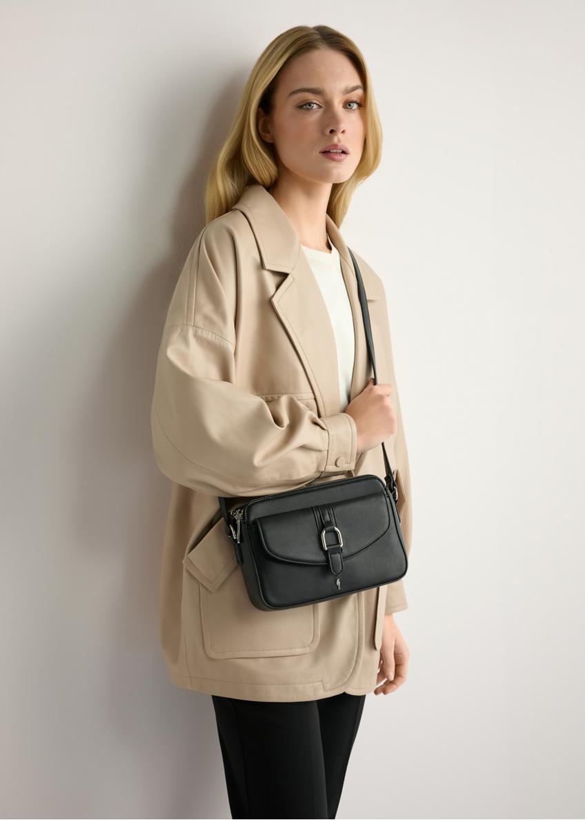 Czarna mała torebka damska TOREC-1175-99(W26)