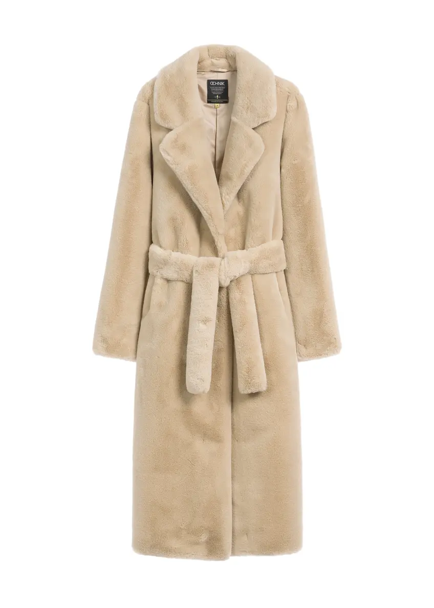 Sztuczne futro damskie z paskiem FUTDP-0002A-81(Z25), widok produktu od przodu na białym tle.