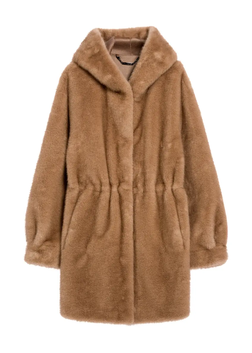Beżowe futro damskie z kapturem FUTDP-0062-81(Z25), widok produktu z przodu na białym tle.