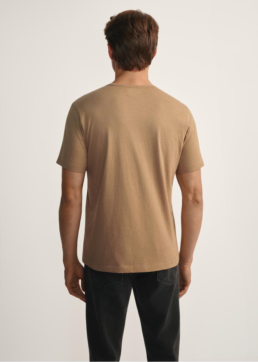T-shirt męski w kolorze camelowym TSHMT-0130-24(Z25)