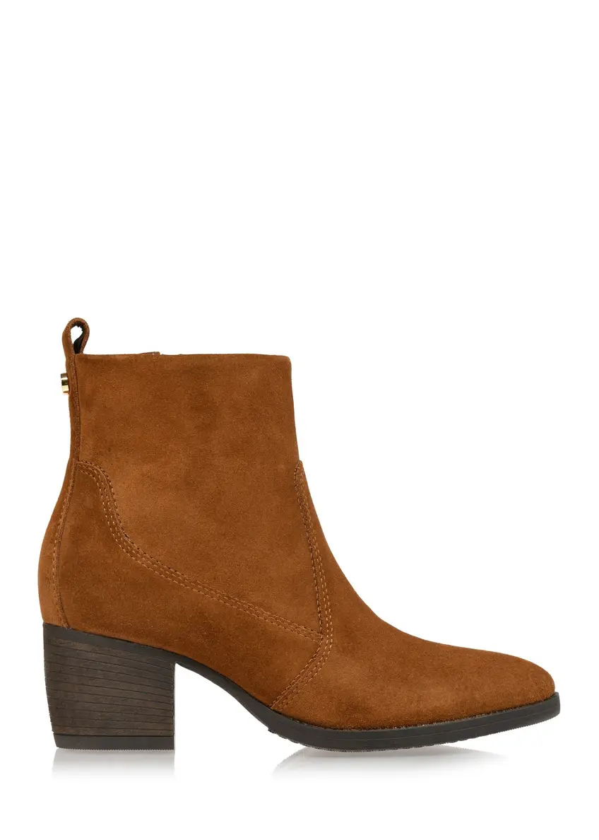 Suede women's ankle boots in cognac color BUTYD-1005-87(Z24)-01