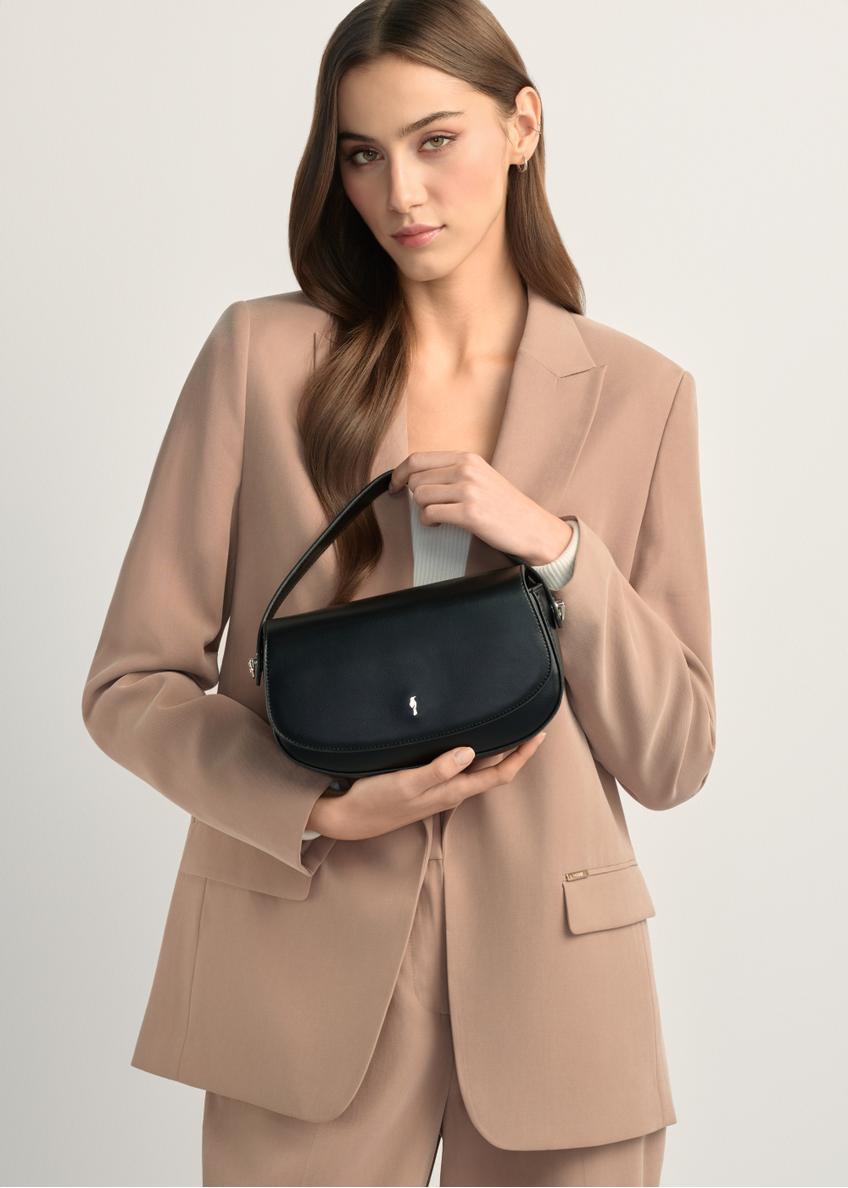 Mała czarna torebka listonoszka damska TOREC-1185-99(W26)