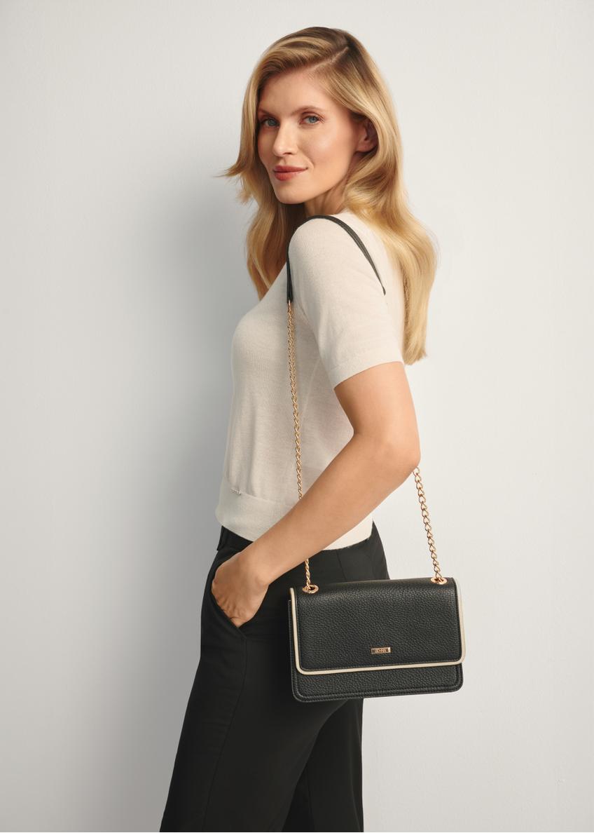 Niewielka czarna torebka damska TOREC-1015-9J(W26)