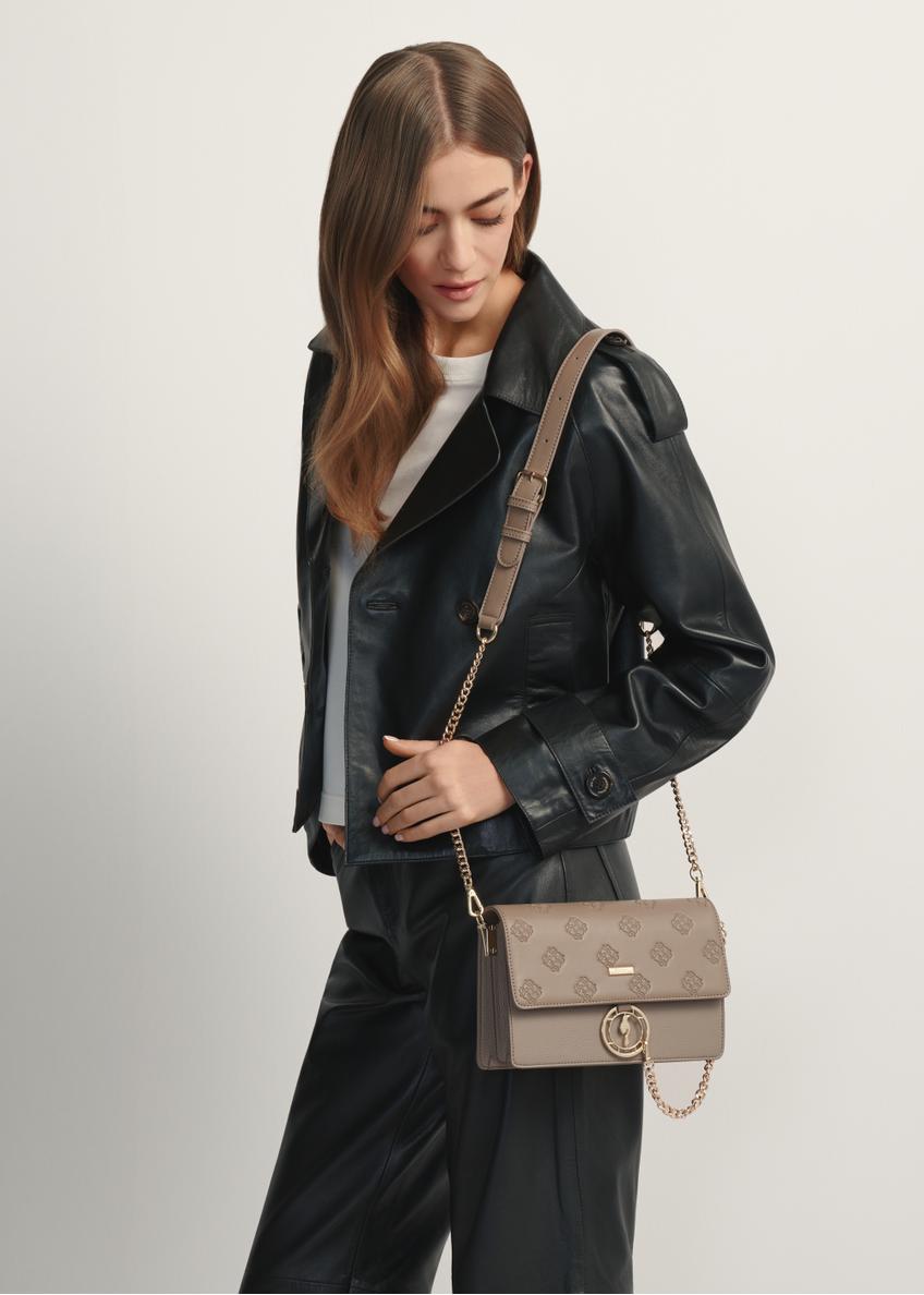 Ciemnobeżowa torebka damska z monogramem TOREC-0536-1K(W26)