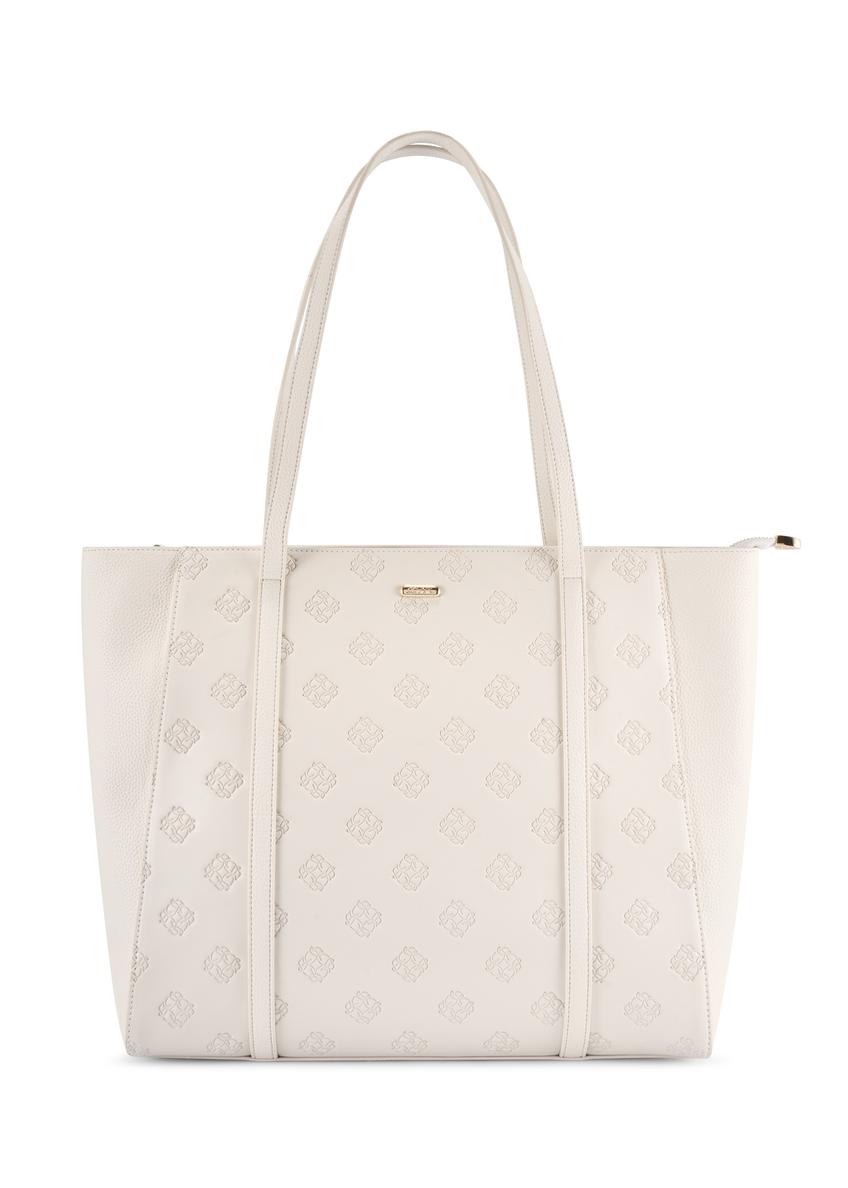 Kremowa torebka shopper z monogramem TOREC-1160-0B(W26), widok produktu z przodu na białym tle.
