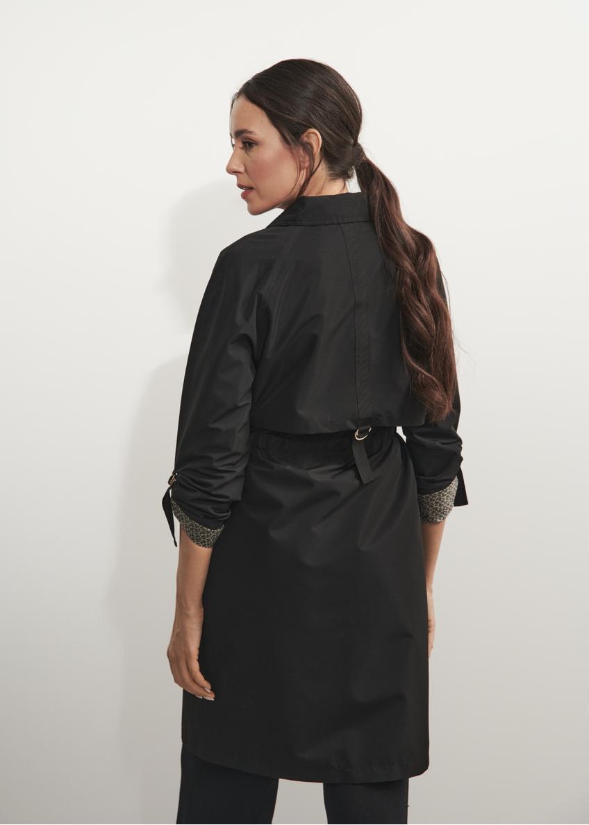 Czarny płaszcz damski z troczkami KURDT-0439-99(W24)