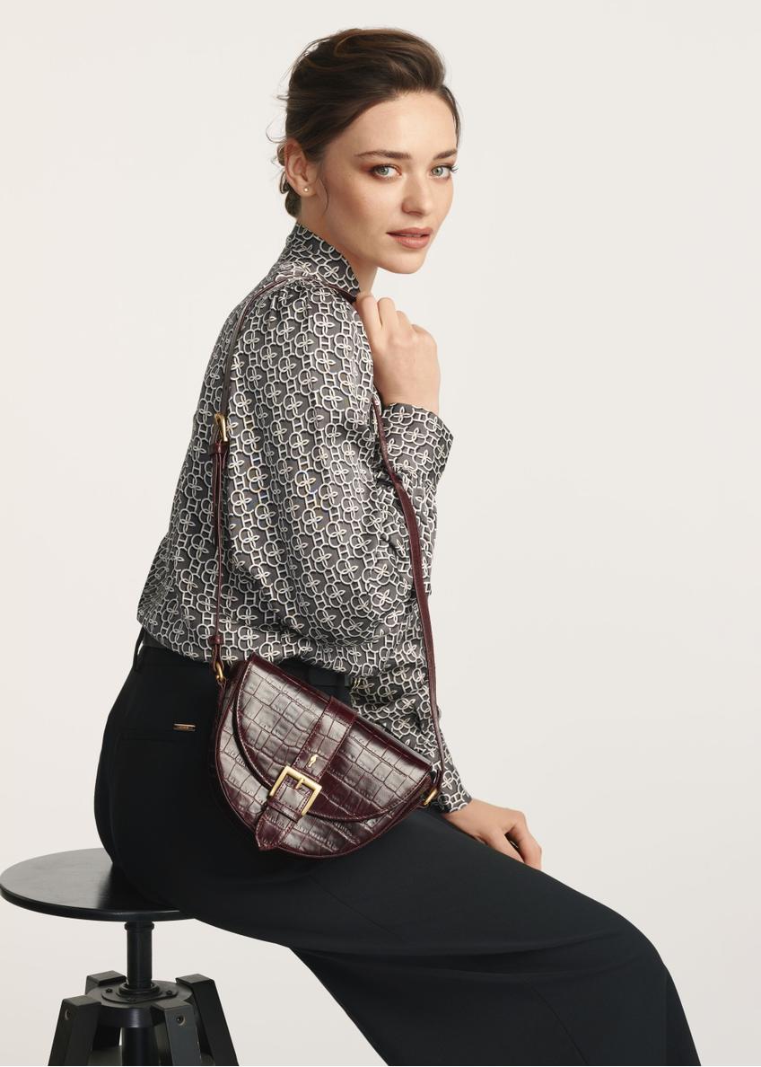 Brązowa skórzana torebka w stylu croco TORES-0707F-1H(W26)
