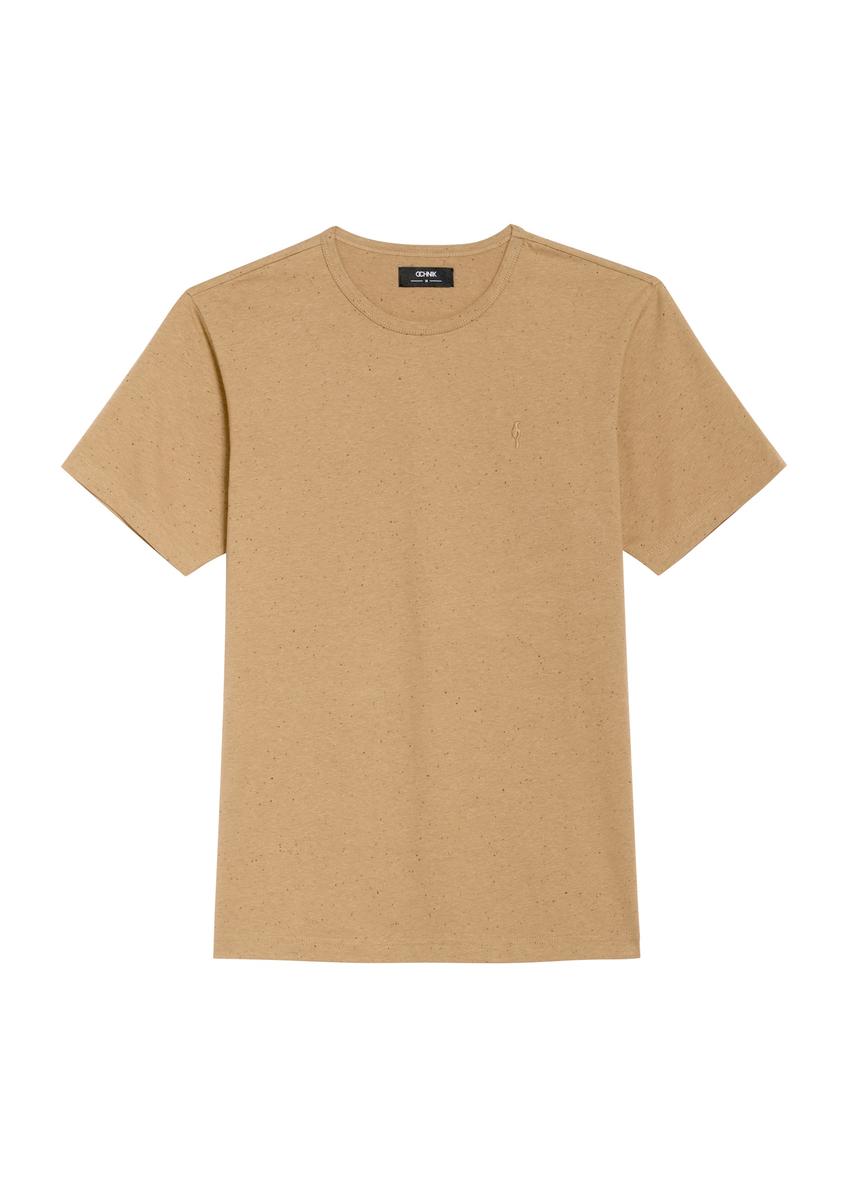 T-shirt męski w kolorze camelowym TSHMT-0130-24(Z25), widok produktu z przodu na białym tle.