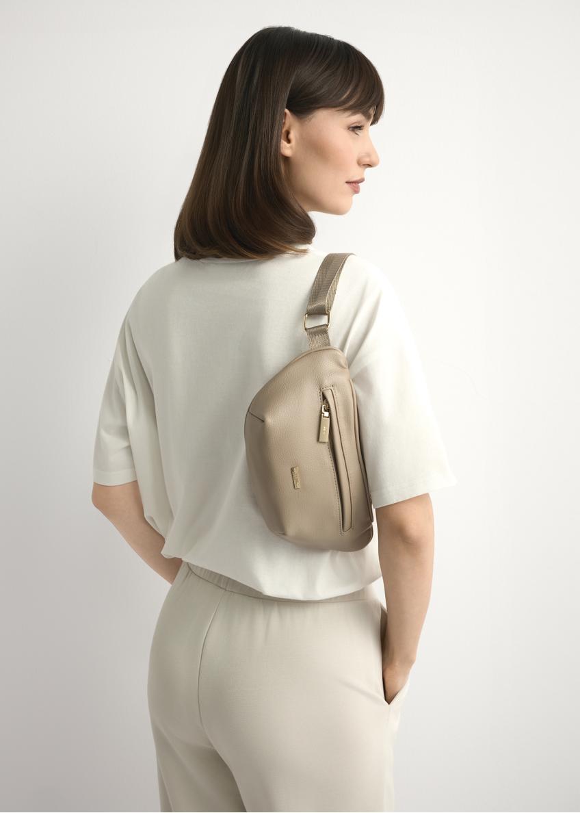 Beżowa nerka damska z imitacji skóry TOREC-1194-1D(W26)