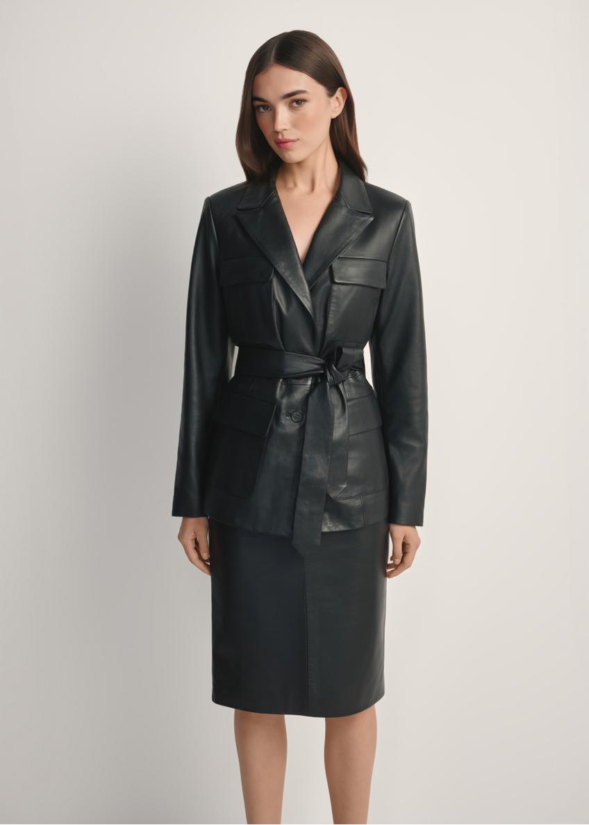 Czarna skórzana marynarka damska z paskiem KURDS-0545-99(W26)