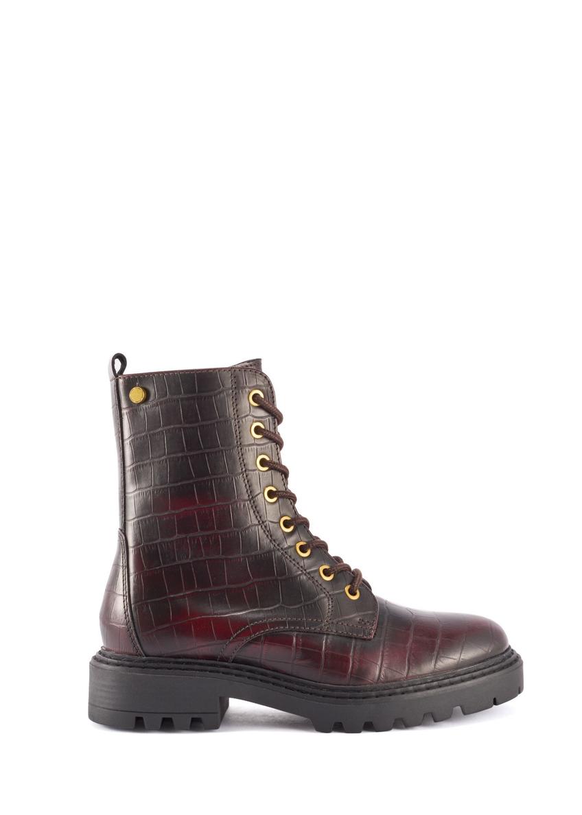 Bordowe botki damskie croco BUTYD-1192-4E(Z26), widok produktu z boku na białym tle.