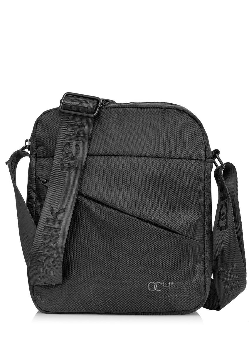 Czarna torba męska TORMN-0266C-99(Z25), widok produktu z przodu na białym tle.