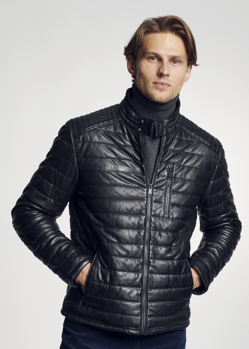 ＊きむch！＊ Krótka kurtka z imitacji zamszu Kolor ciemnobrązowy - RESERVED