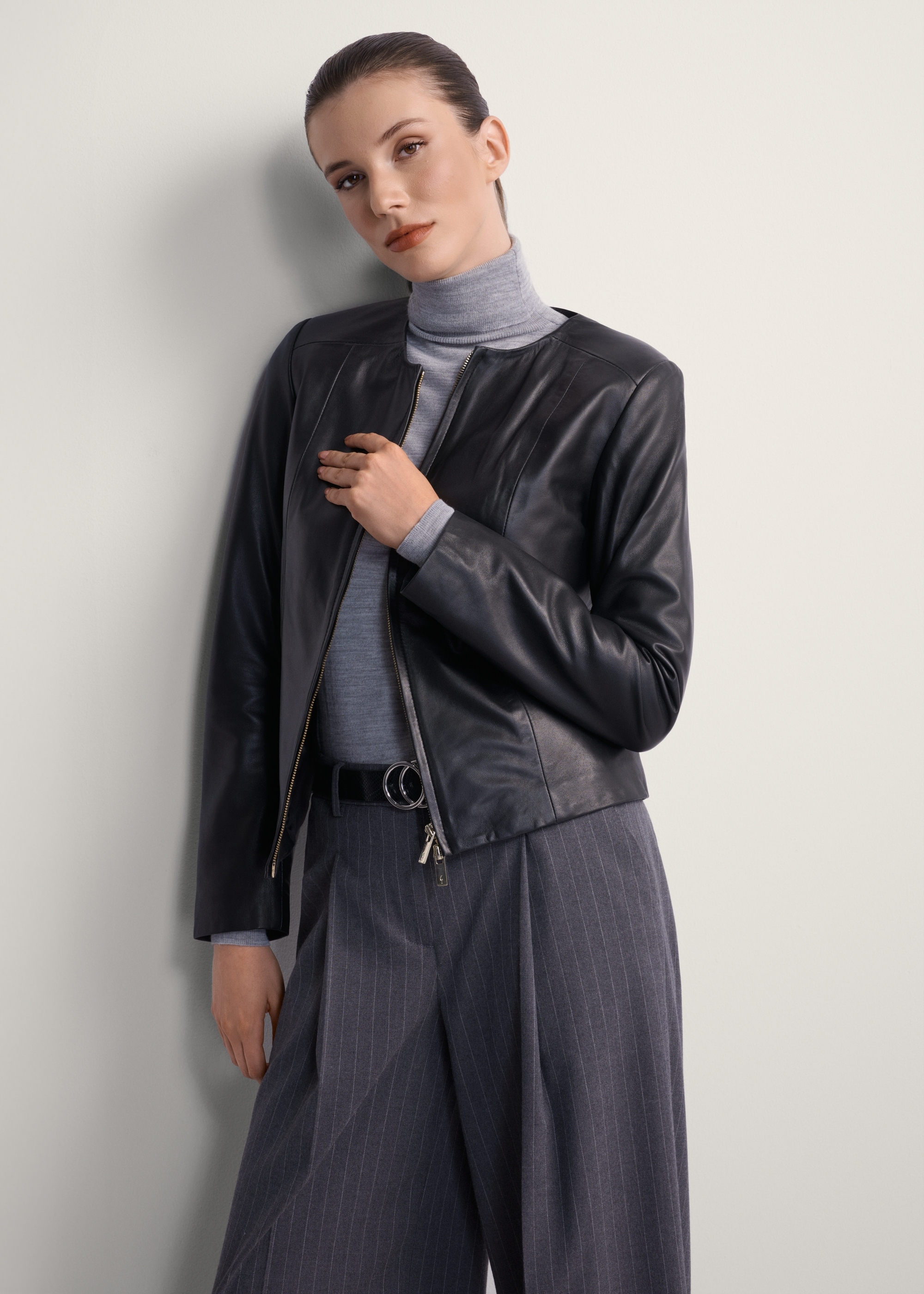 Klasyczna kurtka damska ze skóry naturalnej KURDS-0209-1339