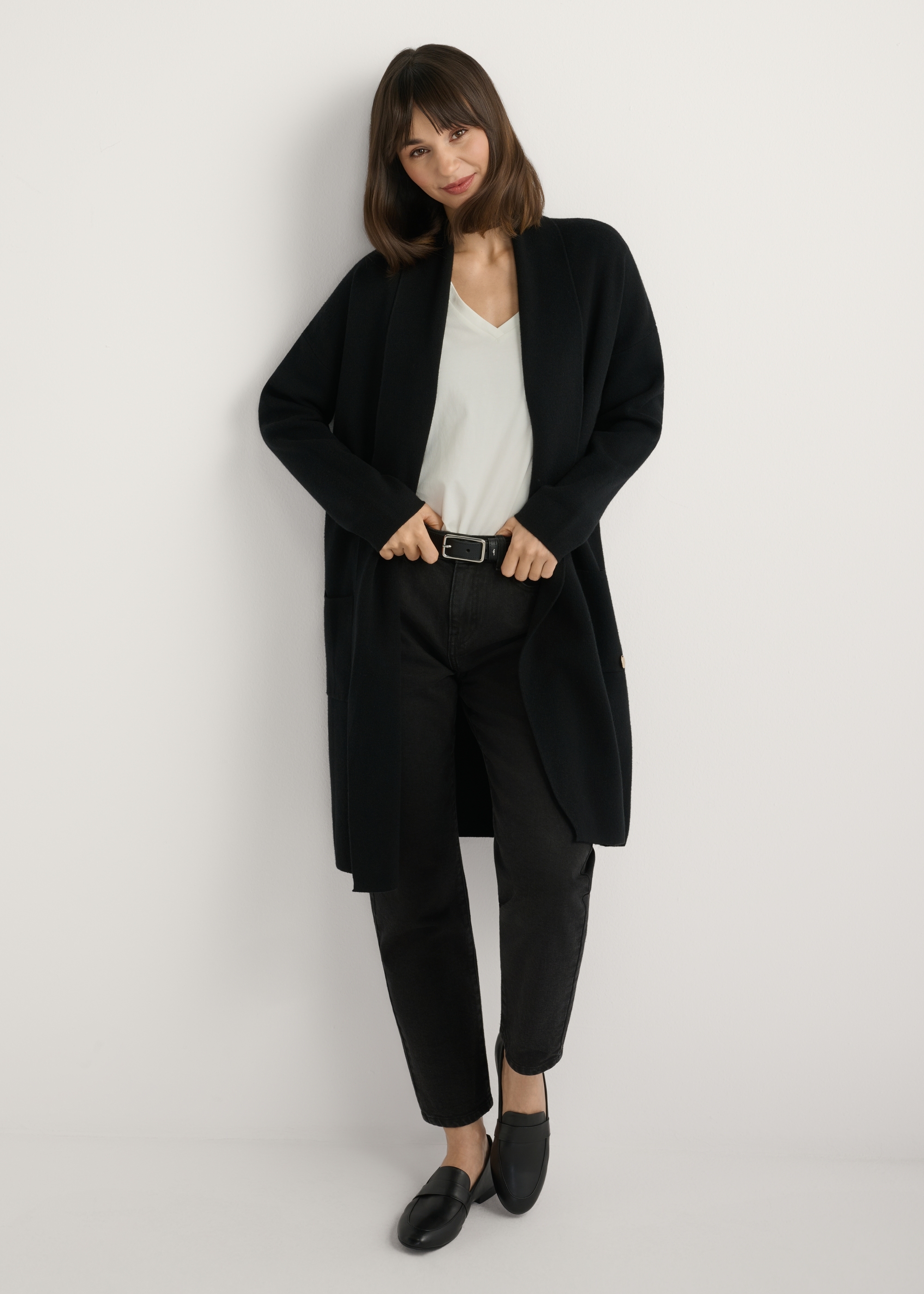 Czarny kardigan basic damski KARDT-0041-99(W26)